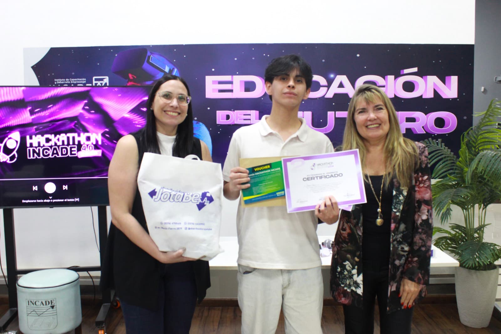 FloristApp, 2° puesto en el Hackathon INCADE 2026 — Guía visual para floristas